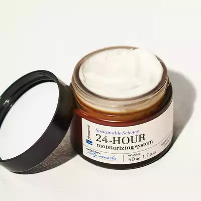 24-HOUR⠀ moisturizing system